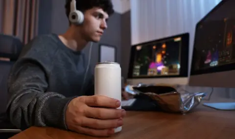 Мъж получи инсулт заради 8 енергийни напитки на ден - 1