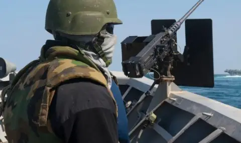 Техеран: Затваряме Ормузкия проток за неопределено време при военни действия там