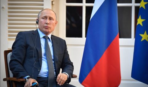 Владимир Путин подкрепи инициативата за пеене на националния химн в руските училища. - 1