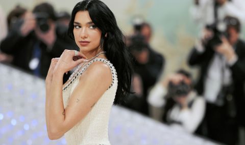 Дуа Липа наранена от отношението на британското правителство към албанските мигранти - 1