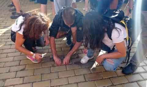 Пренареждат жълтите павета пред парламента - 1