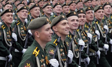 САЩ: Русия продължава да трупа войски край Украйна, ще си плати жестоко - 1