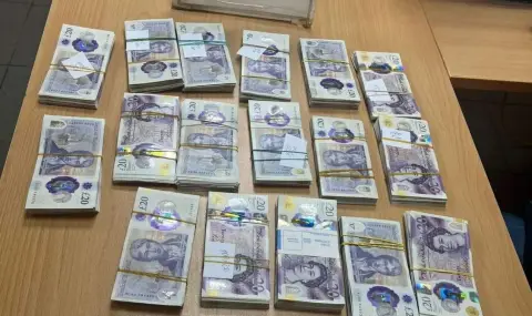 Задържаха недекларирани британски лири и евро на МП "Капитан Андреево" - 1