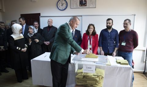 Глас народен! Партията на Ердоган запазва подкрепата си след земетресенията - 1