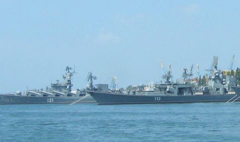 Руски бойни кораби отблъснаха украинска атака с безекипажен катер - 1