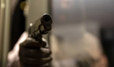 Бургазлия стреля с пистолет по шофьор на АМ „Тракия“