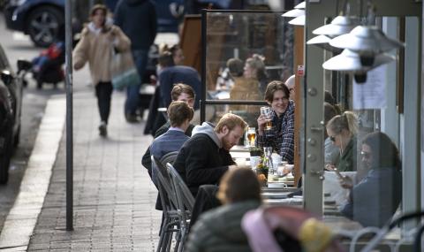 Швеция нареди: До 8 души на една маса - 1