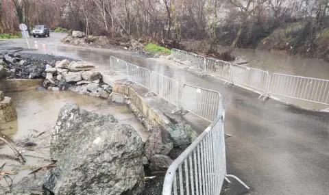 В Царево затвориха мост заради страх от наводнение