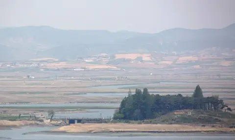 Air diplomacy! Pyongyang has launched hundreds more garbage balloons towards South Korea  - 1