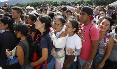 Хиляди бягат от Венецуела! Няма храна и лекарства - 1