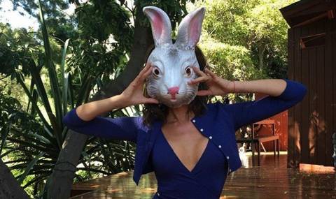 На колко стана футболна съпруга №1 в света? - 1