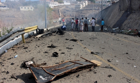 Атентат в Йемен уби десетки военни - 1