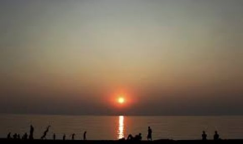 Слънчев празничен ден - 1