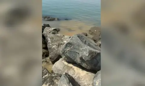 Реклама на родния туризъм: Фекални води се изляха на централния плаж в Свети Влас - 1