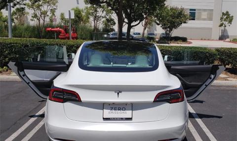 Доставиха нова Tesla с... различни врати - 1