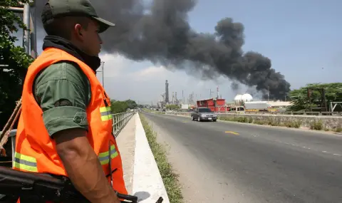 Venezuela's largest oil refinery shuts down  - 1