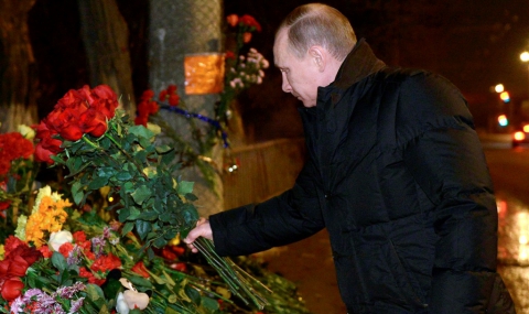 Путин поднесе цветя във Волгоград - 1