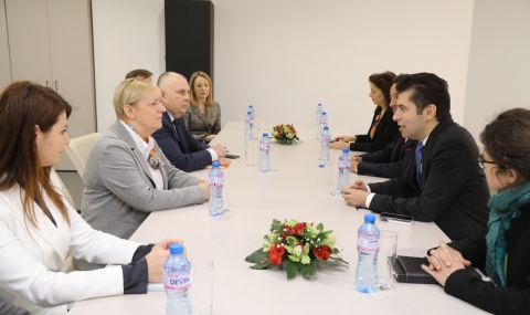 Засилване на сътрудничеството с Amazon и Google обсъди премиерът с представители на компаниите  - 1