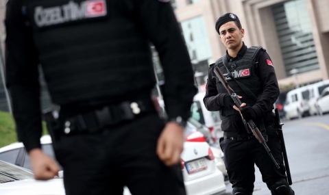 В Истанбул погнаха 120 топмениджъри заради преврата - 1
