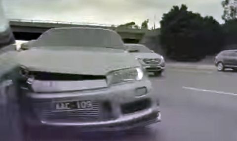 Ето как да не се кара Nissan R34 Skyline в трафик (ВИДЕО) - 1