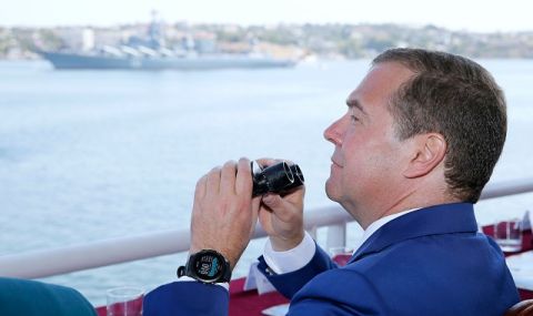 Дмитрий Медведев обеща: Войната приключва, ако НАТО спре доставките за Киев - 1