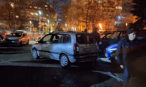 Задържаха мъж, помел девет коли на паркинг в София - 1