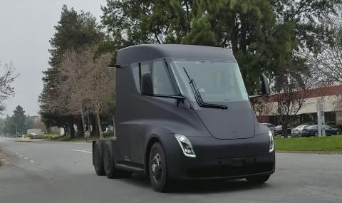 Камионът на Tesla се появи на пътя (ВИДЕО) - 1