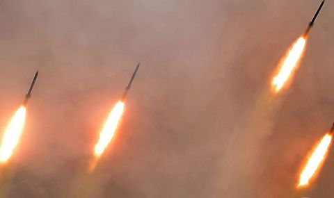 Северна Корея заплашва с война при сваляне на ракетите ѝ по време на тест - 1