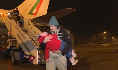 Правителственият самолет прибра у нас 68 бежанци от Украйна - 1