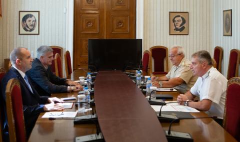 Президентът и началникът на отбраната обсъдиха състоянието на армията - 1