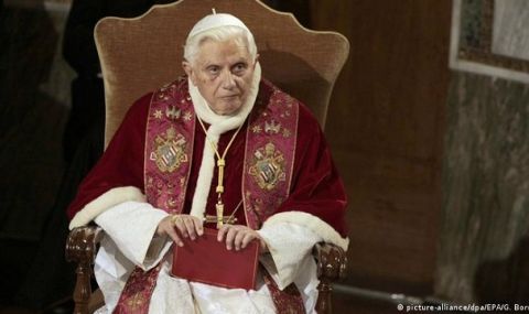 Смазващи разкрития за сексуални издевателства: какво е знаел германският папа - 1
