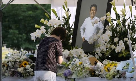 Тероризъм: убийството на Абе се разглежда като атака срещу японската демокрация  - 1