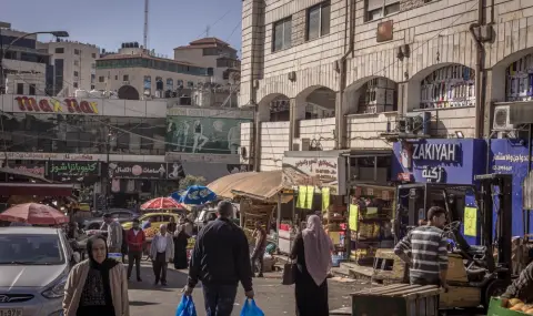 Чуждестранни активисти на палестинската кауза бяха нападнати и ранени от израелски заселници - 1