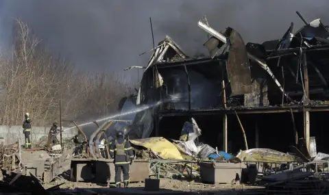 Украйна атакува Москва с над 100 дрона, съобщават руските власти - 1