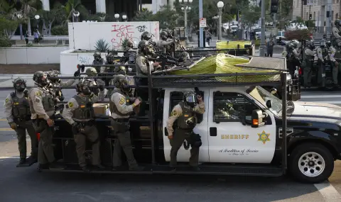 В САЩ: "Исус е моят спасител, Тръмп е моят президент" - 1