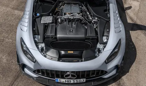 Mercedes връща V8 в C-Class и E-Class - 1