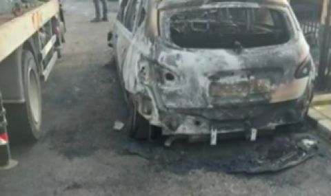 Запалиха два автомобила, собственост на бивш полицейски шеф в Кюстендил  - 1