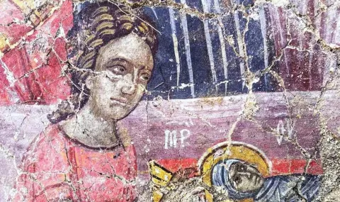 Археолози разкриха в Мелник най-големия досега фрагмент от средновековен стенопис - 1