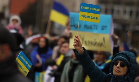 Две шествия в София: В подкрепа на Украйна, но и на русофили - 1