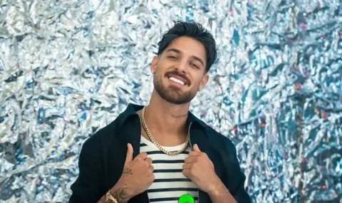 Емрах пак се изфука с нова скъпа кола, въпреки отнетата шофьорска книжка (СНИМКИ) - 1