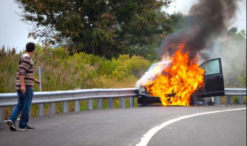 Кола се запали след верижна катастрофа до Пловдив - 1