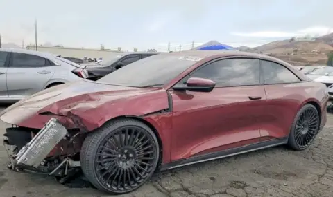 Уникалното купе Lucid Air на Шакил О'Нийл се продава, но... разбито! - 1