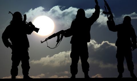 "Ислямска държава" се завръща! Tерористи готвят множество атаки по летище - 1