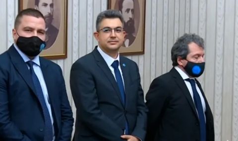 Радев връчи мандат на ИТН, ето кой е премиерът им - 1