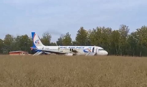 Отново в строя! "Еърбъс" на руска авиокомпания ще излита направо от полето, където се наложи да кацне аварийно - 1