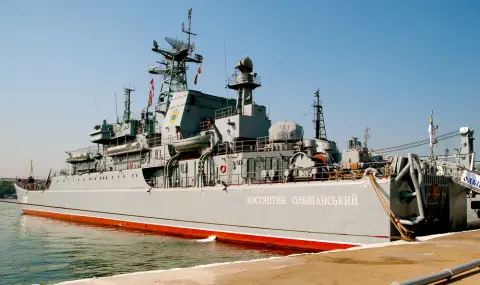 Десантният кораб 'Константин Олшански", който Русия отне през 2014 г., е поразен от Украйна - 1