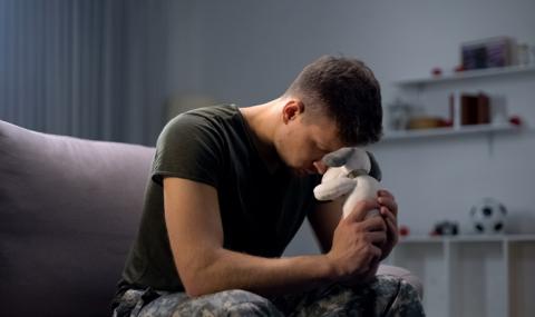 Разтърсващо ВИДЕО с войник, който се прощава с умиращо куче - 1