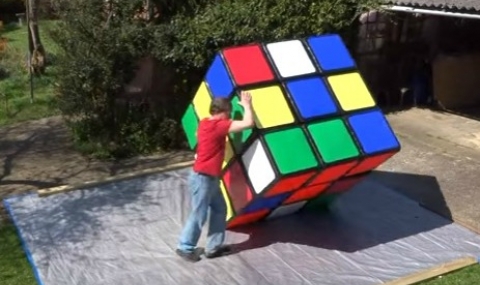 Да наредиш 100-килограмов куб на Рубик (Видео) - 1