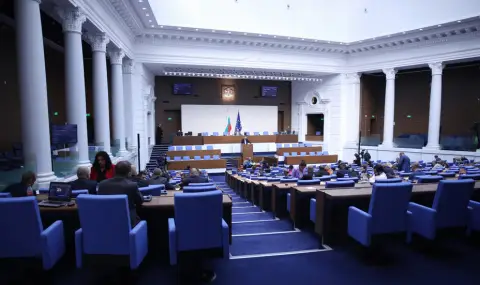 Депутатите гласуват данъчните закони на второ четене - 1