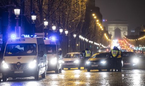Мъж е прегазил двама души в Париж с откраднат микробус - 1